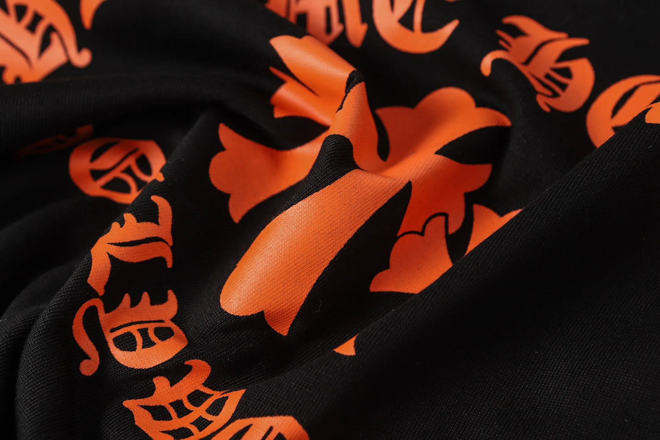 P160 Cross-border quantity model. Those who pursue quality, please do not place an order. -Chrome Hearts/Chrome Hearts Sanskrit Sanskrit Cross✝️Print popular long-sleeved T-shirt -High weight, high density and high quality. The wool is soft, delicate and skin-friendly. It feels soft and silky. It has excellent warmth and skin-friendly properties.
